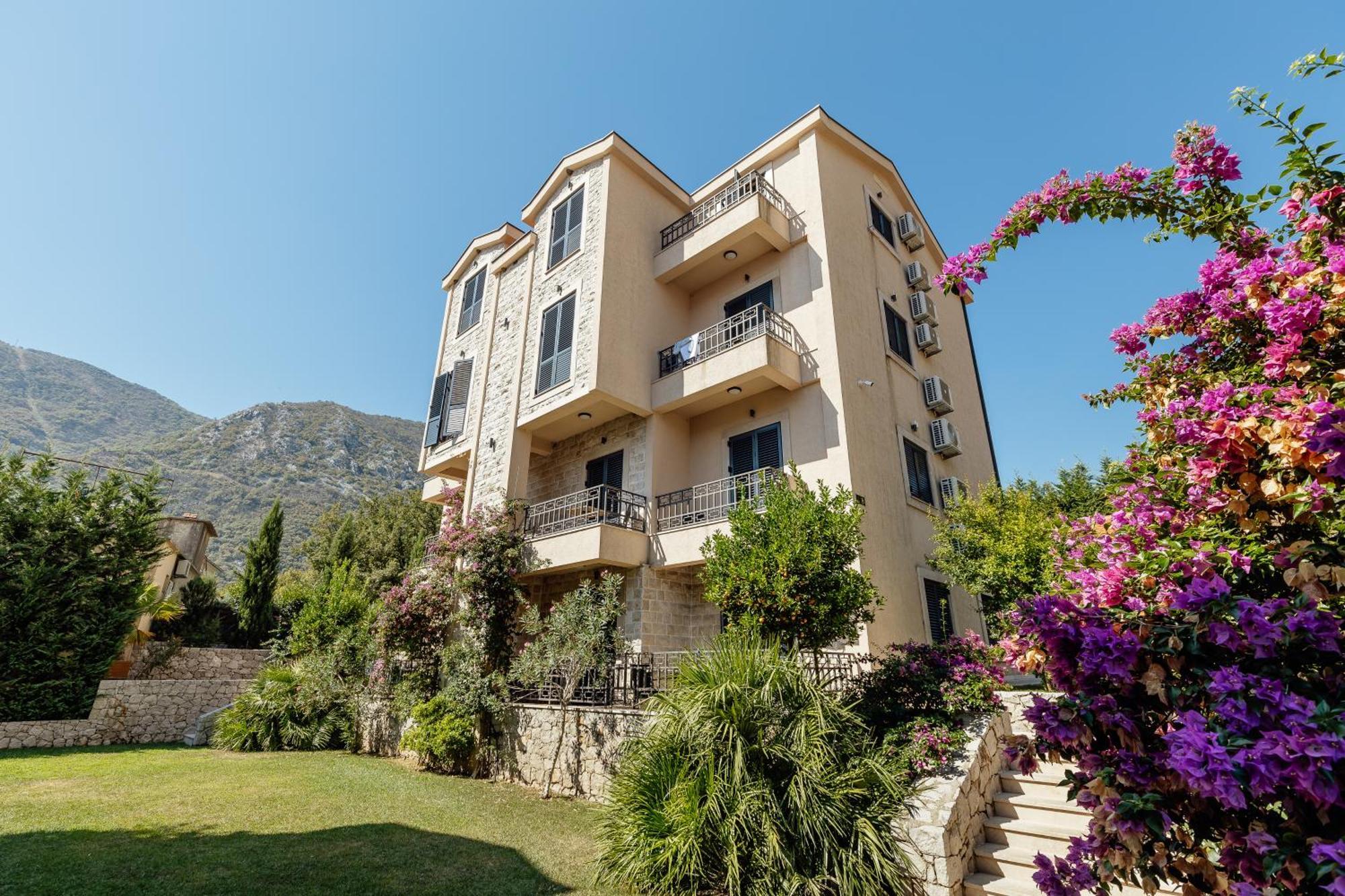 Bellezza Resort & Spa Kotor Exterior photo